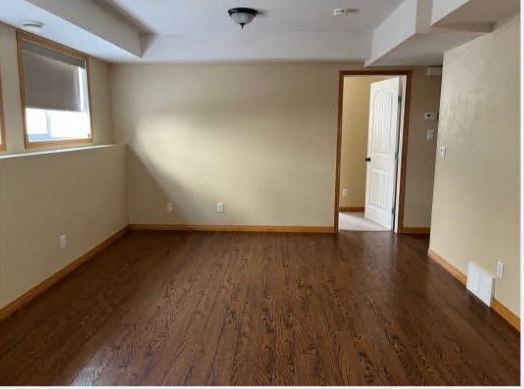 Building Photo - 2 Bed 1 Bath Lower unit - Closer to Downtown