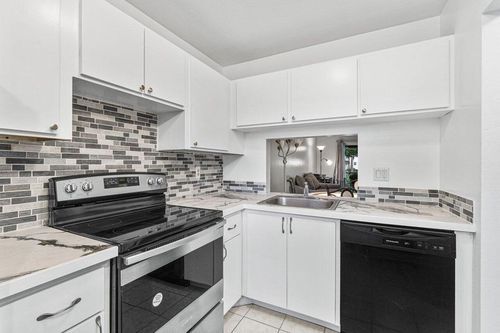 Building Photo - 207 Tropic Isle Dr