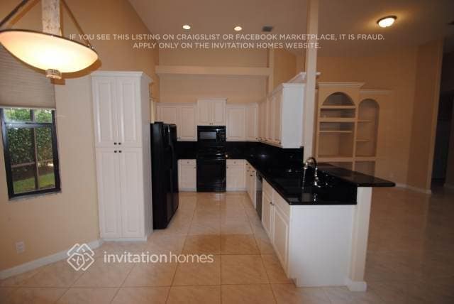 Building Photo - 4945 Pine Tree Dr