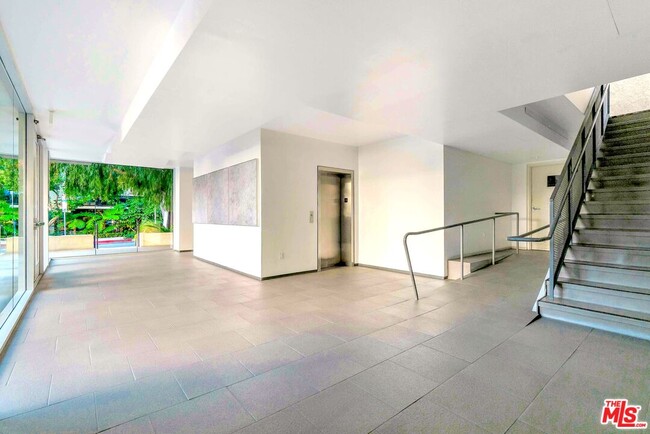 Building Photo - 9005 Cynthia St