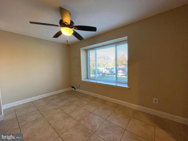 Building Photo - 303 N Snowdon Ct