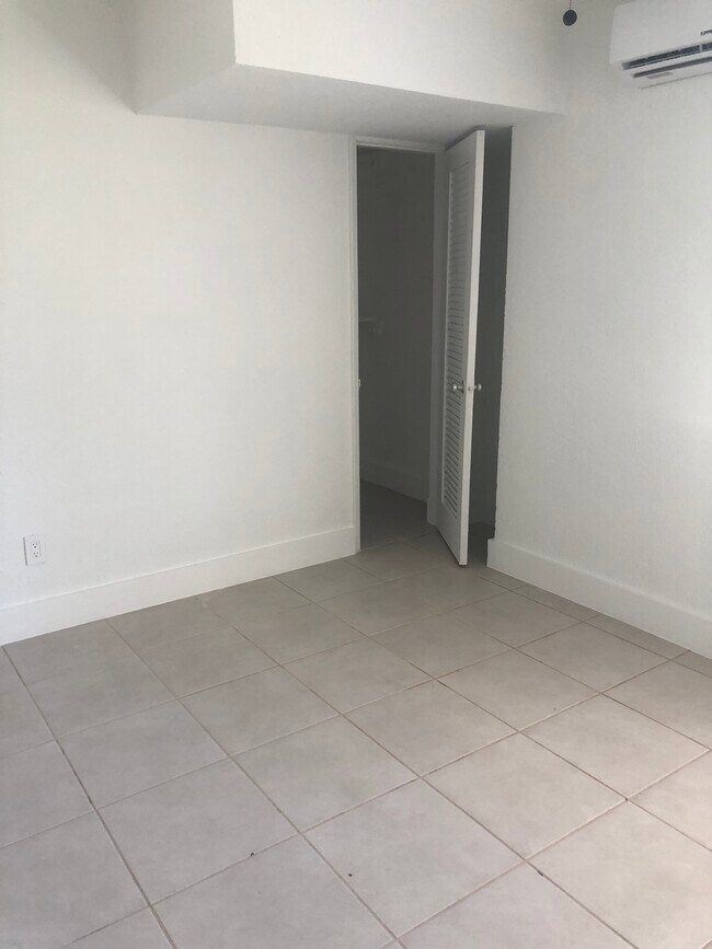 Foto del edificio - 300 NW 97th St