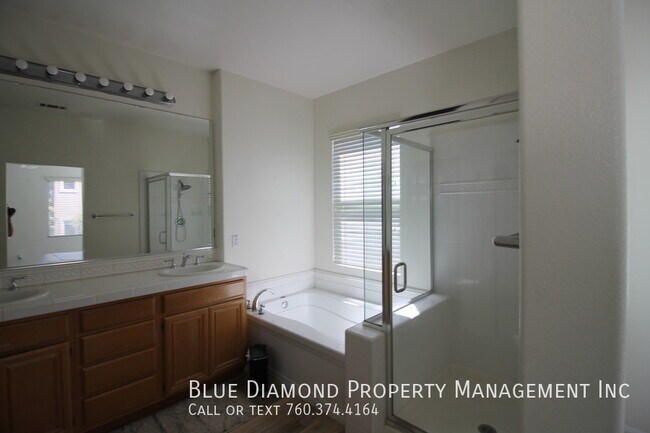 Building Photo - Beautiful 4 BR, 3.5 BA home in Carmel Valley