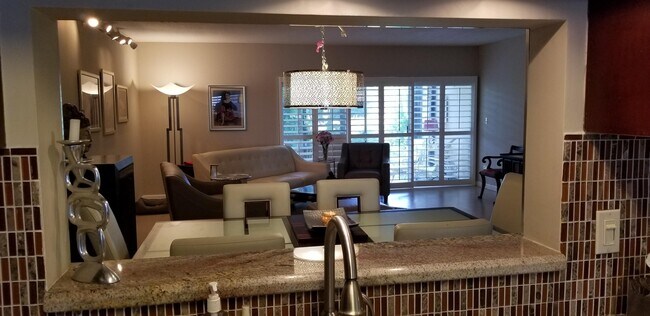 Building Photo - 3091 N Palm Aire Dr