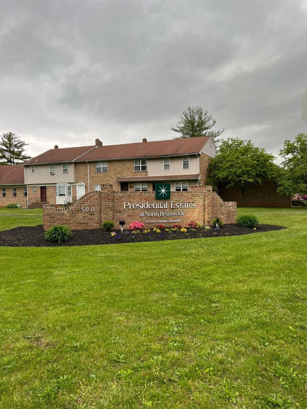 Foto del edificio - 500 Adams Ln