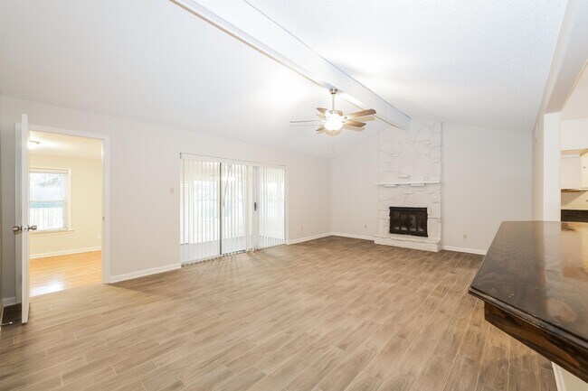 Foto del edificio - 2966 Crowell St