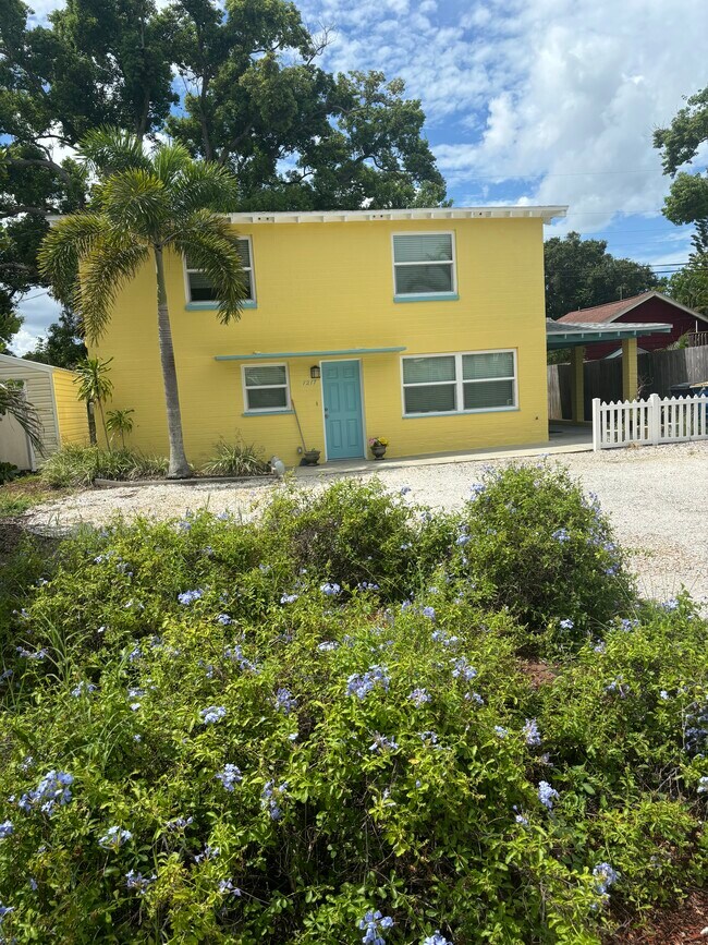 Foto del edificio - 1219 Bermuda St