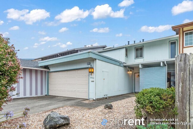 Building Photo - 3 br, 2.5 bath House - 2655 Tyrone Court, ...