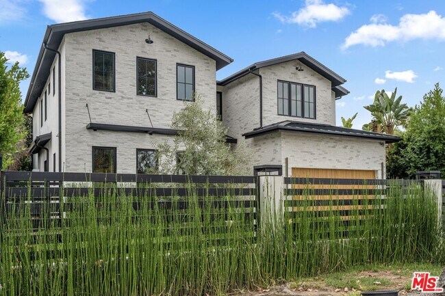 Foto del edificio - 4740 Sunnyslope Ave