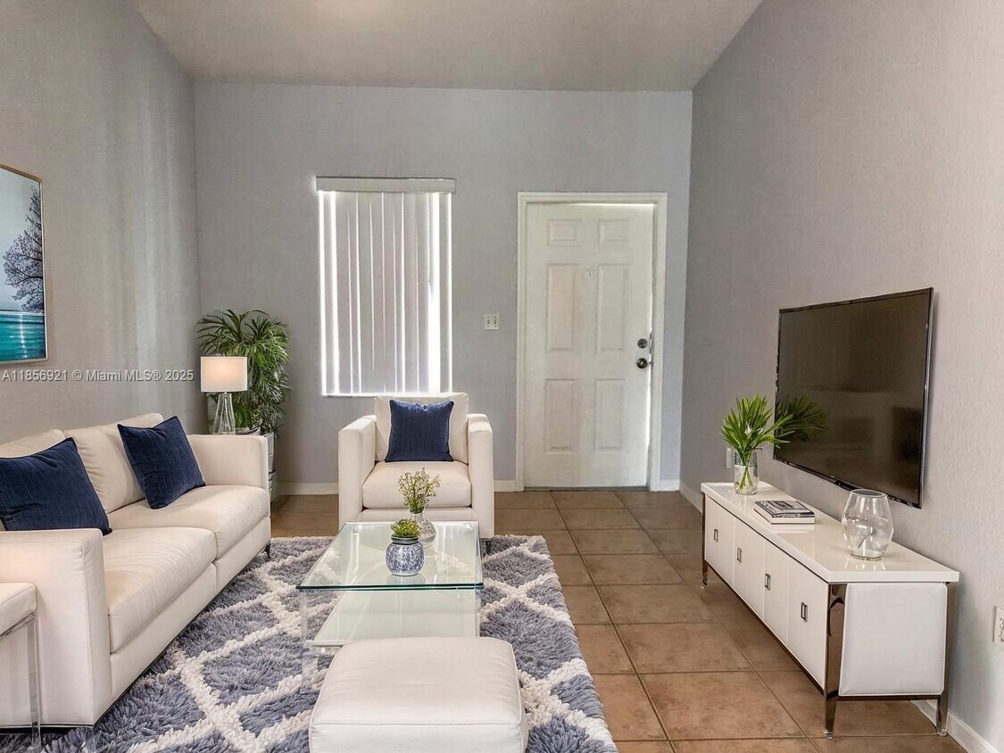 Foto principal - 6972 NW 179th St