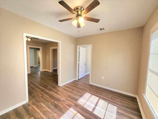 Foto del edificio - 6903 Palestine St