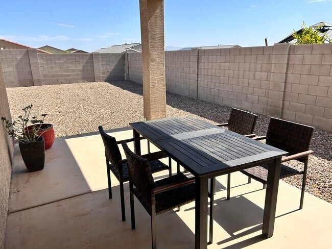 Building Photo - 4486 Stonecrop Dr