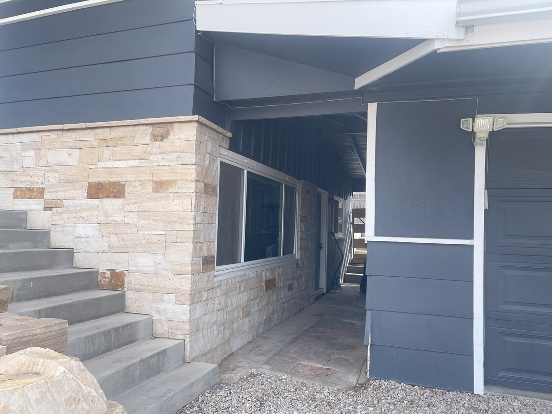 Foto principal - 576 East 3rd Street