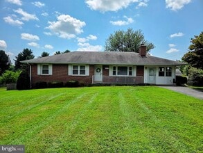 Building Photo - 25020 Oak Dr