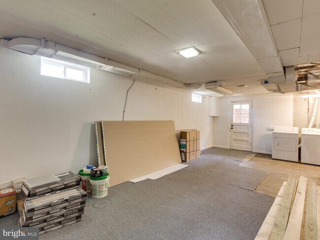 Foto del edificio - 6821 Radcliffe Dr