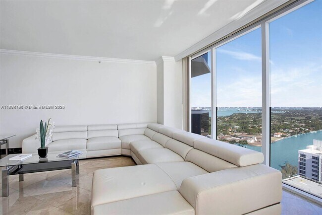 Foto del edificio - 4779 Collins Ave