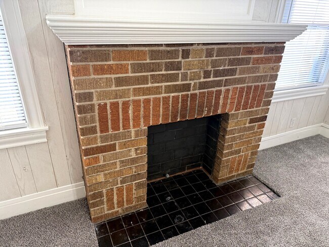 Building Photo - 712 Sue St