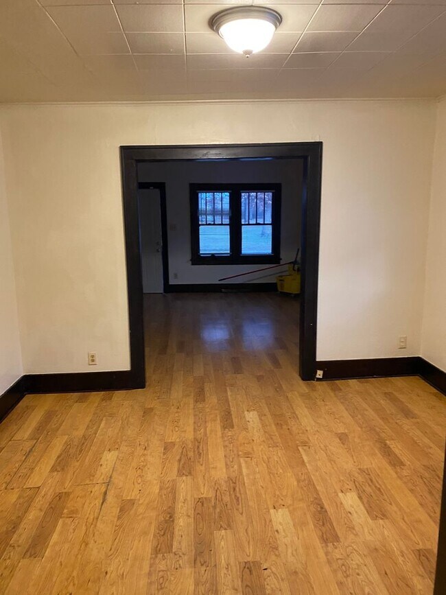 Foto del edificio - 2 Bedroom 1 bath with fenced in backyard $1200/mo