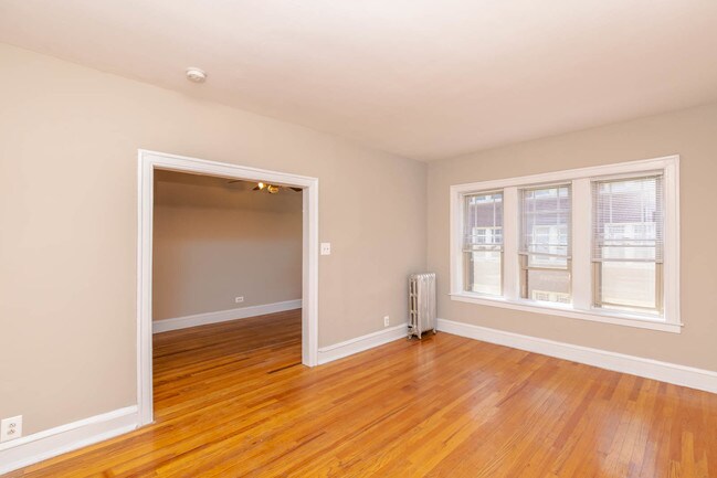 Building Photo - 1329 W Touhy Ave