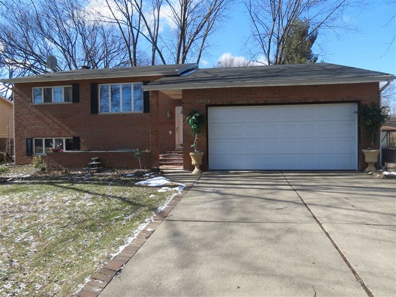 3 br, 2.5 bath House 3544 Golfside Rd 35... House Rental in