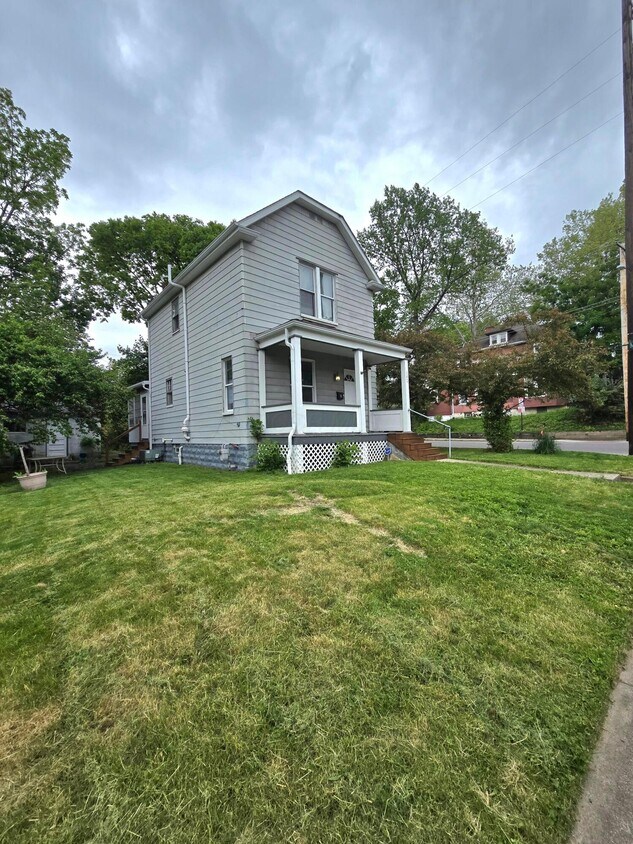 Primary Photo - 102 W Blake Ave