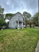 Building Photo - 102 W Blake Ave