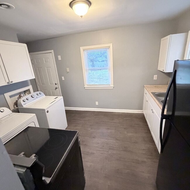 Foto del edificio - 553 Freeman Dr