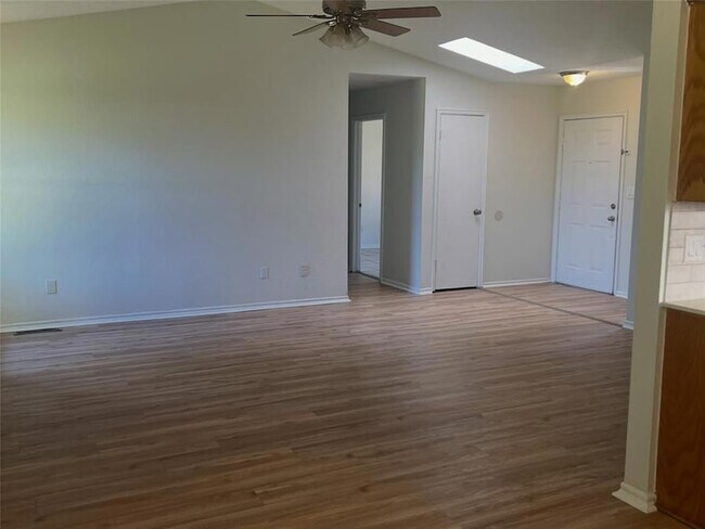 Building Photo - 2123 Teresa Dr