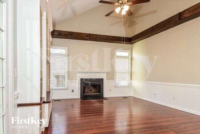 Foto del edificio - 5102 Birnamwood Trail
