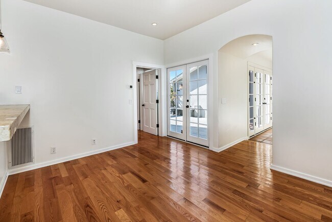 Foto del edificio - Charming Mesa Farmhouse with Modern Upgrades near Beach Access!