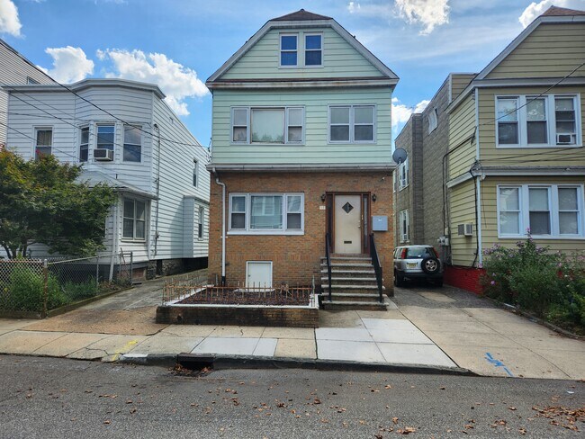 Front Porch - 57 Condict St