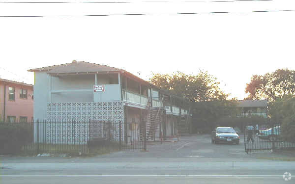 Foto del edificio - 6004 Martin Luther King Jr Blvd