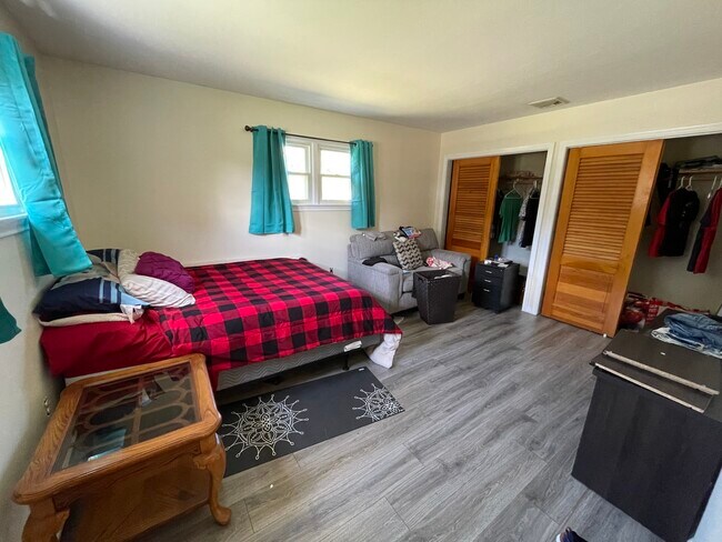 Bedroom - 227 Bristol St