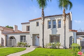 Building Photo - 141 S Vista St