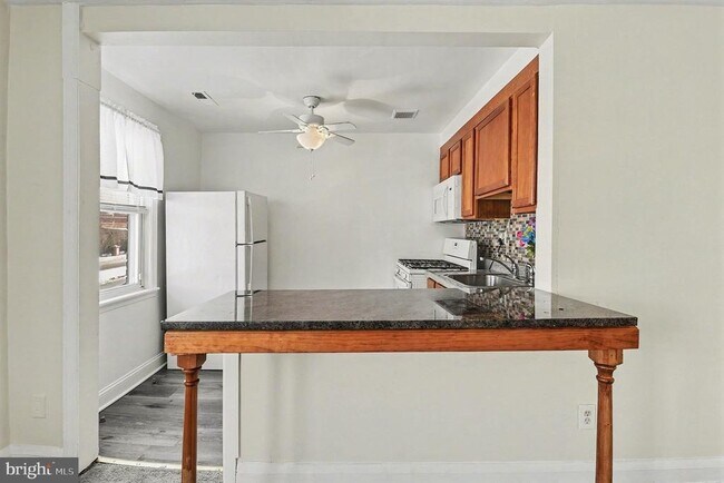 Foto del edificio - 1329 Taylor Ave