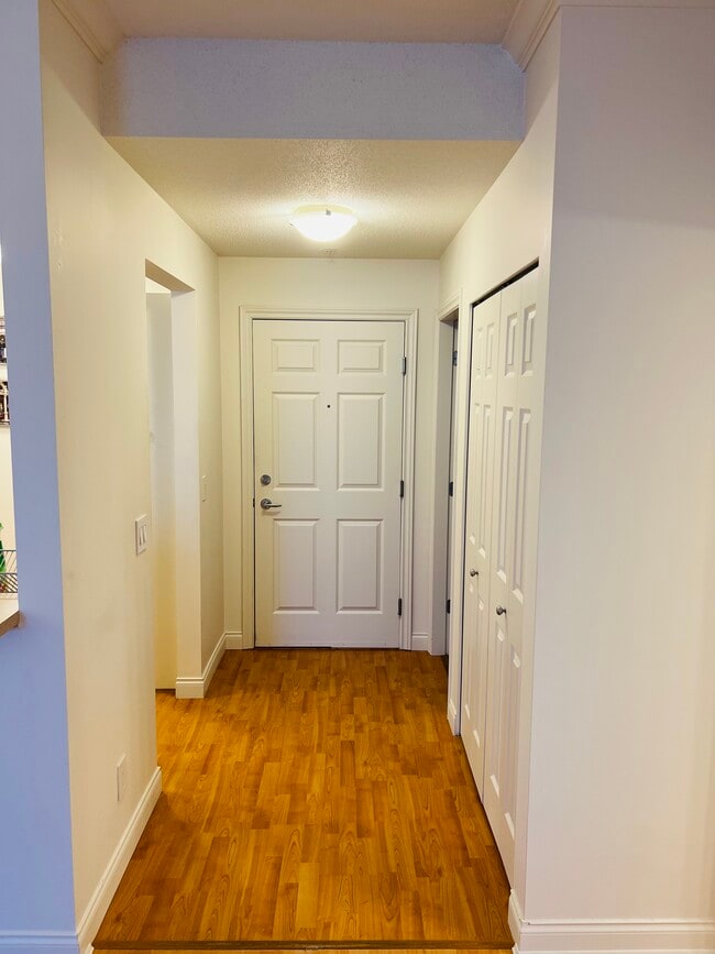 Building Photo - 15323 17A Av