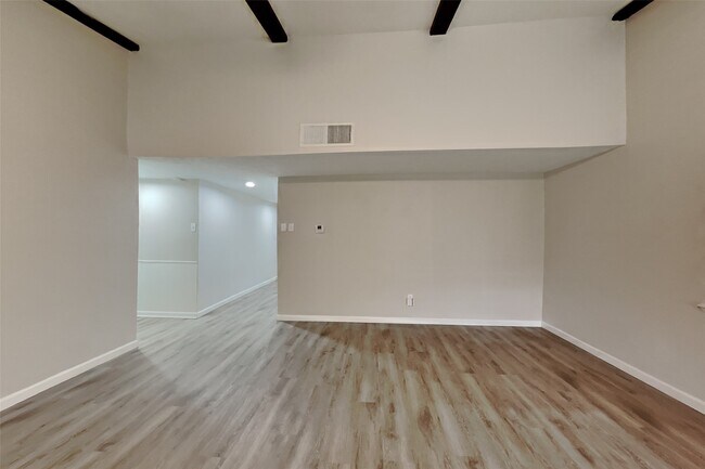 Building Photo - 16935 Kilwinning Dr