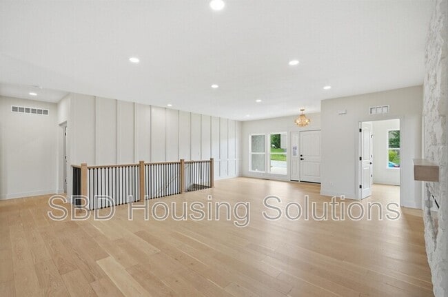 Building Photo - 1416 NE Ernest Way
