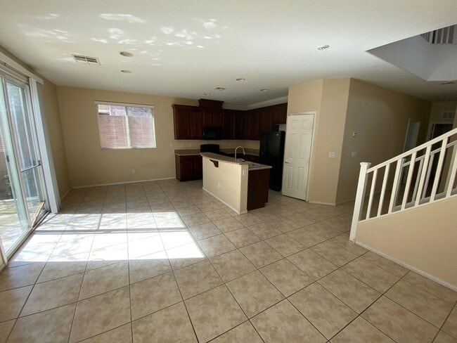 Foto del edificio - Beautiful 3 Bedroom 2 and 1/2 Bathrooms House in Summerlin! Property Wont Last Long!