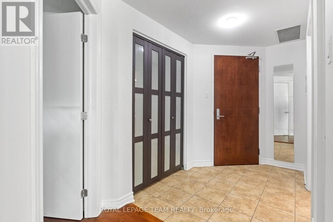 Building Photo - 200 Rideau St