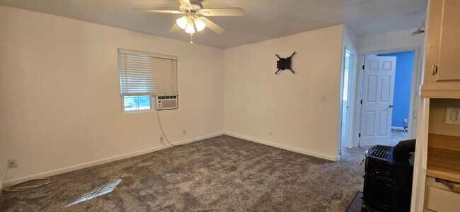 Foto del edificio - 15871 Little Valley Rd