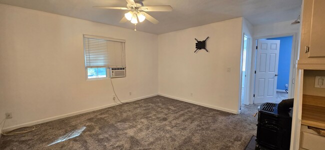 Building Photo - Charming 2 bedroom apartment