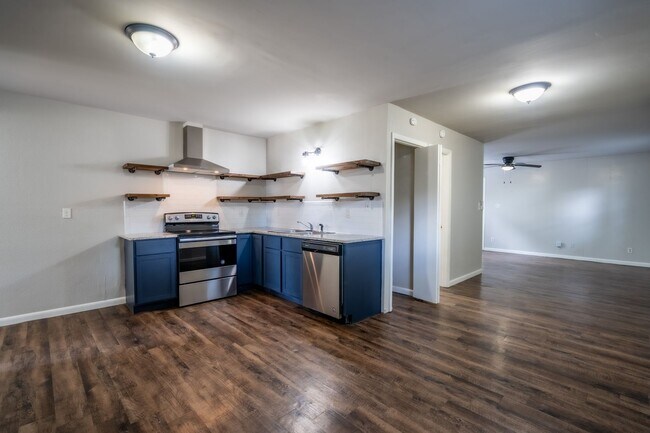 Foto del edificio - E 15th St Duplex