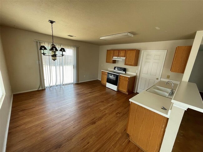 Building Photo - 707 Eaglecreek Dr