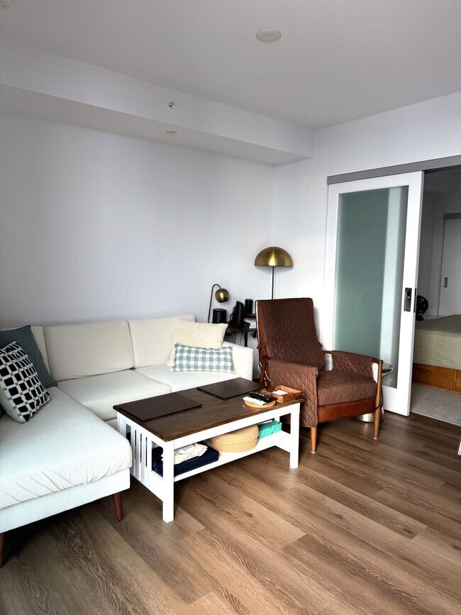 Building Photo - Aalii - High Floor Fully Furnished One Bed...