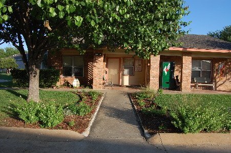 Foto del edificio - 100 Windwood Dr