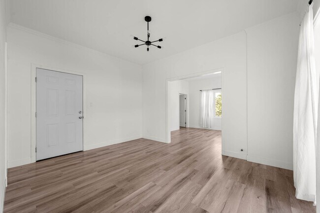 Foto del edificio - 1450 Hauser Blvd