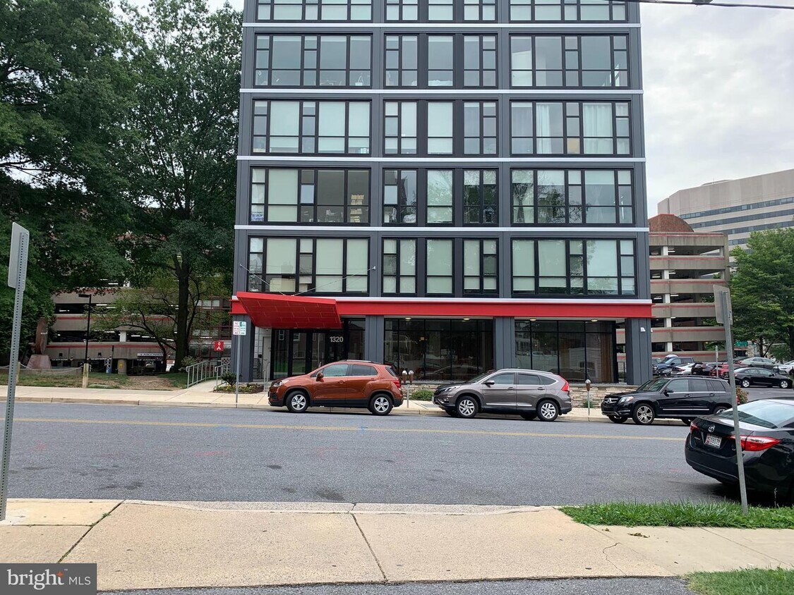 Primary Photo - 1320 Fenwick Ln