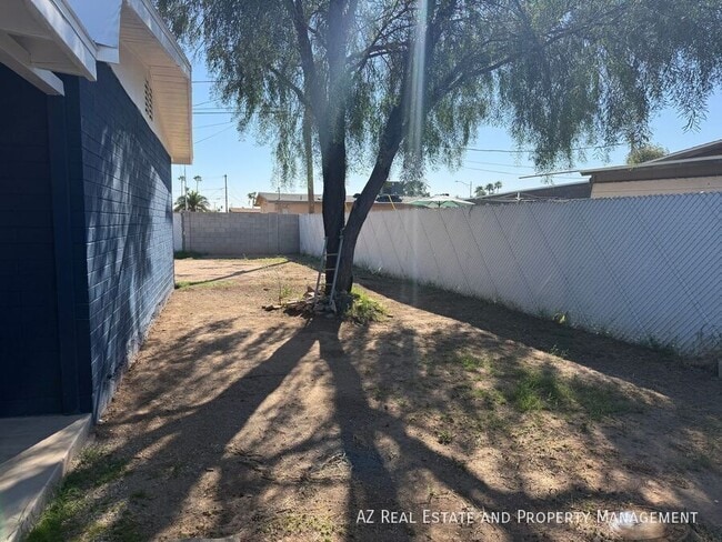 Building Photo - 6575 W Medlock Dr