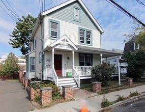 Building Photo - 11 Dolsen Pl